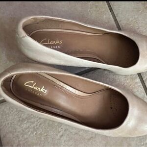 Clarks Women's Beige Loafers